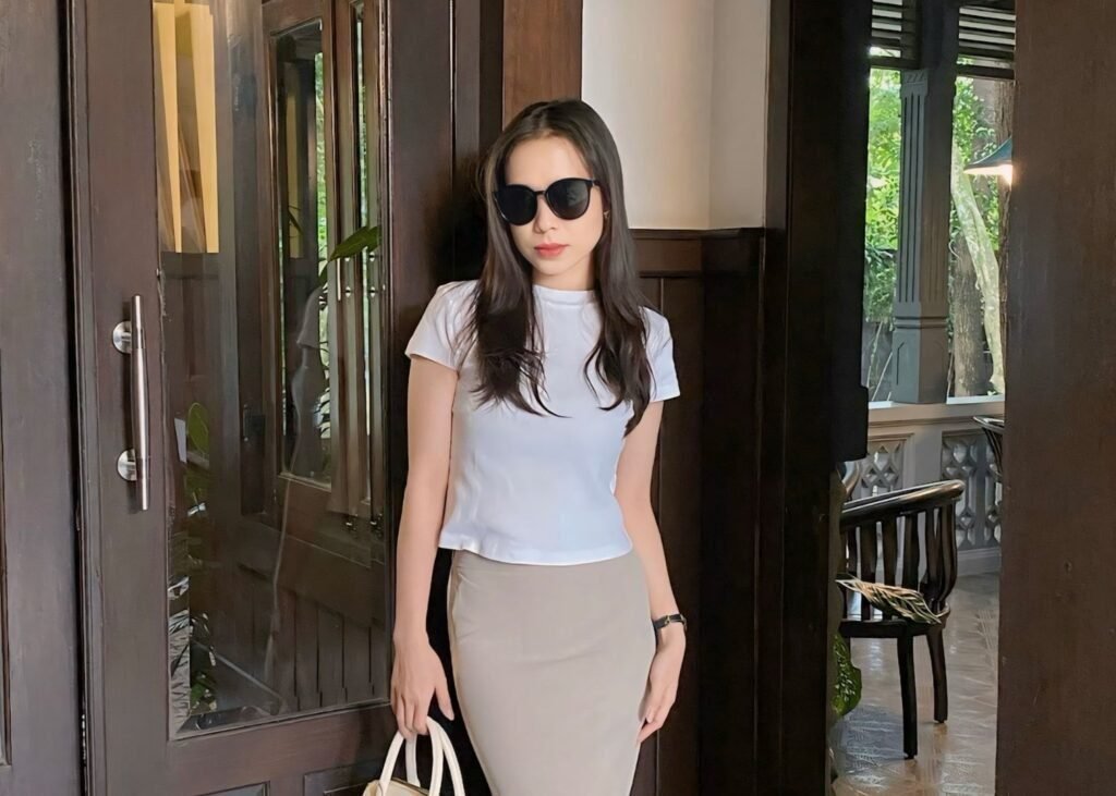 02. White Top Knit